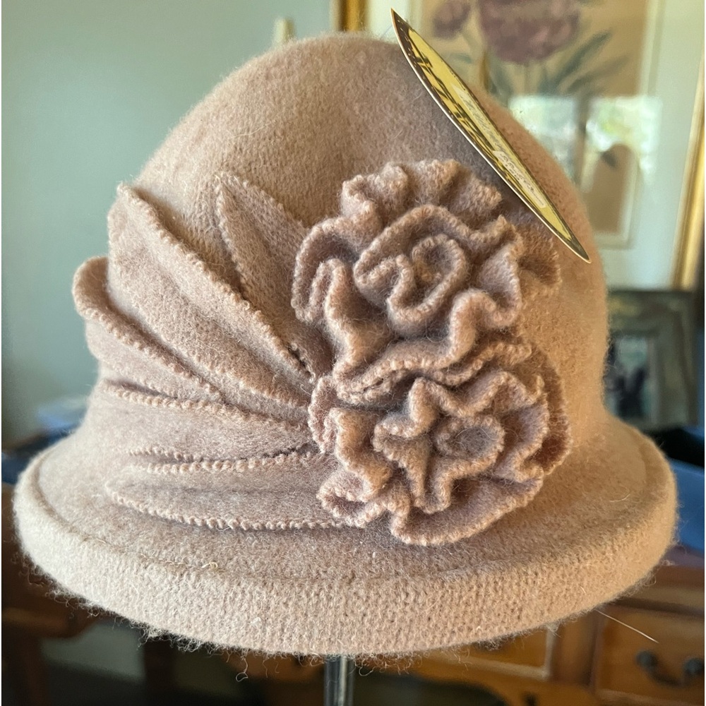 Darling Cloche Wool Hat .. Dusty Rose NWT